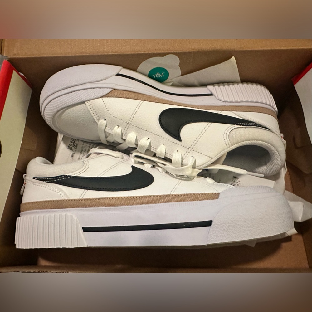 Women’s Nike Court Legacy Lift -brand new